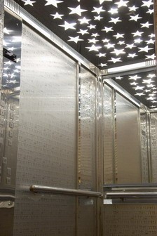 Серийная отделка пассажирских лифтов ЩЛЗ и варианты отделки лифтов серии "Люкс"